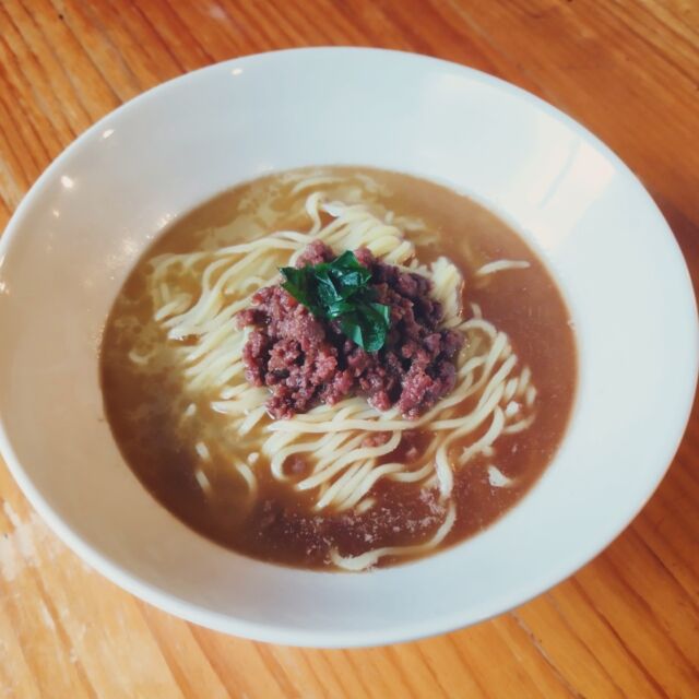 🐻熊骨ラーメン大好評につき延長決定🔥
熊の骨からじっくり煮出した
濃厚スープ×旨味凝縮、
熊のしぐれ煮×香り高い行者ニンニクの新作、
1480円🍜✨

害獣被害の報道が続いていますが、
米とサーカスでは2011年の開店当初より変わらず
駆除された熊肉を仕入れ、
責任をもって提供しています。

🐻 Bear Ramen Extended Due to Overwhelming Popularity! 🔥
Our Bear Ramen is back by popular demand!
Experience the ultimate wild flavor with:
Rich soup slow-simmered from Bear bones
Topped with savory Simmered Bear Meat
Finished with aromatic Alpine Leek (Gyōja Ninniku)

━━━━━━━━━━━━━━━⠀
@kometocircusparco
📍東京都渋谷区宇田川町15-1 渋谷パルコB1⠀
🚃渋谷駅徒歩5分⠀
━━━━━━━━━━━━━━━⠀
📍B1, Shibuya Parco, 15-1 Udagawacho, Shibuya-ku, Tokyo
🚃 5 minutes walk from Shibuya station⠀
⏰⠀All days except Tuesday:⠀
12:00 - 16:00 ／17:00 - 22:30 ⠀
Tuesday:⠀17:00 - 22:30 ⠀.................................
#米とサーカス
#ジビエ #ラーメン #渋谷
#ramen #熊肉
#shibuya #熊