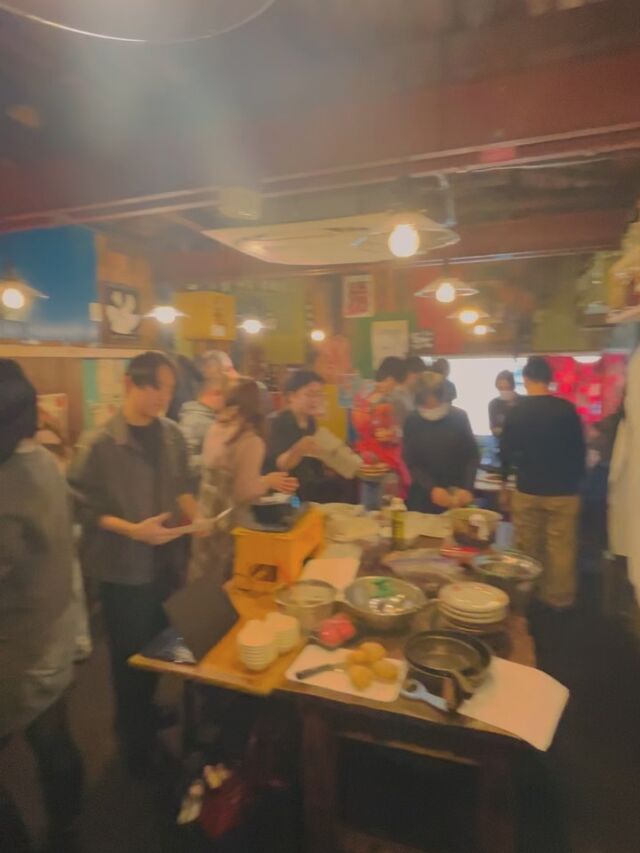 🪲イベントレポート✨
米とサーカスでの「昆虫食を楽しむ会」が大盛況でした🐝
先日のNPO法人昆虫食普及ネットワークさん主催の
イベントにご参加ありがとうございました！

特に「フェモラータオオモモブトハムシのチーズケーキ」は、
杏仁の香りで美味しさが引き立ち絶品・・・😋
ハチノコのKFC炒めなど即興料理も飛び出し、
熱気溢れる会でした！

2ヶ月に1回の珍しい食体験、
次回は来年2月開催予定。お楽しみに！

━━━━━━━━━━━━━━━⠀
@kometocircus 
📍東京都新宿区2-19-8
🚃高田馬場駅徒歩1分
平日・土日祝日　12-15:00 ／16-23:00 
※火曜のみ　17-23:00 
.................................
#米とサーカス
#NPO法人昆虫食普及ネットワーク
#昆虫食 #昆虫食好き #食体験