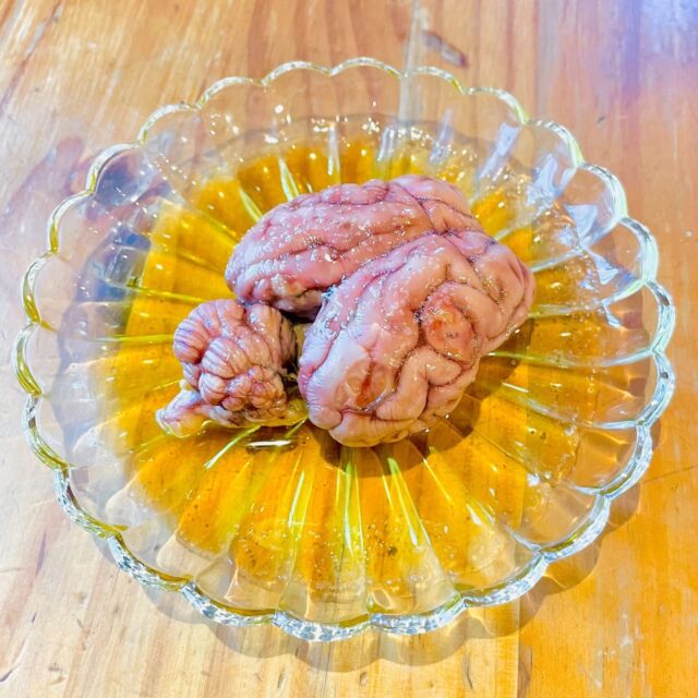 🧠煩悩まるかじり！脳みそ🧠年末限定祭り！
＼今年の煩悩、今年のうちに！／
プチ煩悩祭り🧠2025開幕！

早いものでもうすぐ2025年ともさようなら.‥👋
煩悩食べてスッキリ年越し！
煩悩祭り、今年はプチver.で始まります✨

▶︎スタート：12/25(木)〜

●仔牛の脳みそバター醤油炒め
¥1850
●馬脳みそのシンプル塩焼き
¥1580
●ラム脳みその天ぷら
¥1480
●脳みそ丸焼き
　仔牛 ¥2680／ラム ¥2380
※仔牛のみ売り切れ次第終了

#米とサーカス
#煩悩祭り
#脳みそ
#高田馬場グルメ
#羊たちの沈黙