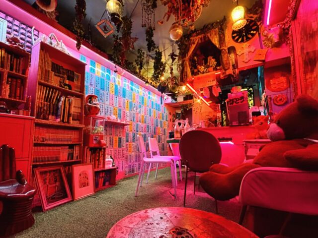 🎍✨年末年始も休まず営業✨🎍

あでぃくしょんは
年末も！年始も！通常運転です🫶💕

年越し前の一杯も🍸
初詣帰りの一杯も⛩️
「とりあえず飲も〜🥹」も大歓迎💖

年末年始は
ピンクのお部屋でゆるっと乾杯しよ〜🍾🎀

高田馬場BAR【あでぃくしょん】🧠
@addiction_tokyo 
－－－－－－－－－－－－－－－－－－
🍹営業時間19:00-5:00
📍東京都新宿区高田馬場２丁目19-8
🔮無休で営業してます！

🌙 Open every night till 5AM!
🍹7:00 PM – 5:00 AM
📍 2-19-8 Takadanobaba, Shinjuku, Tokyo
🔮No holidays, always here for you!
－－－－－－ー－－－－－－－－－－－－
🧠Takadanobaba BAR【ADDICTION 】🧠

#あでぃくしょん
#年末年始営業
#高田馬場バー
#飲み納め
#飲み始め
カオスかわいい
部屋飲み感覚