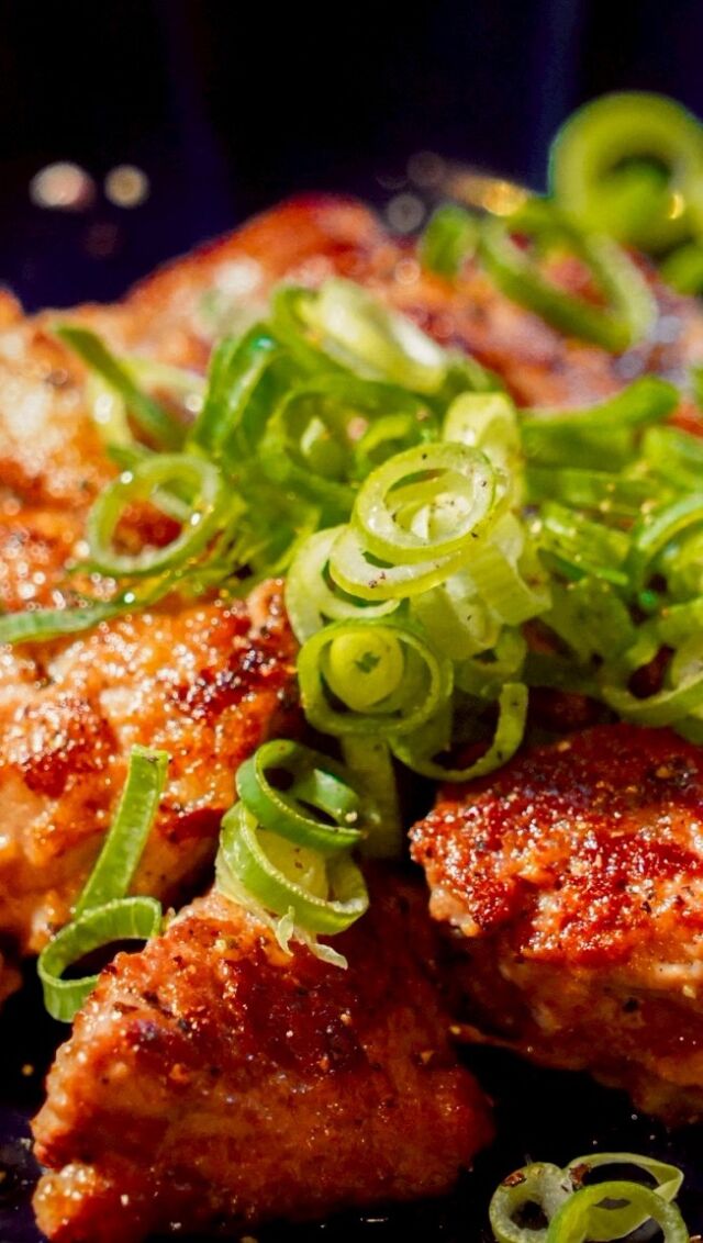 2026年は「うま（馬）くいく！」
希少部位を食べて開運！

🐴馬シビレ塩焼き🐴
希少な胸線肉「シビレ」。
独特のとろける食感と、
濃厚な甘み・ふわふわの旨味で
米とサーカススタッフ一押しです！

2026: The Year of the Horse—Ride to Success! 🐴✨ Eat rare parts for good luck!
🐴 Salt-Grilled Horse Thymus (Shibire) 🐴
A rare cut of thymus meat called "Shibire." 
With its unique melting texture, rich sweetness, and fluffy umami flavor, it is our staff's recommendation!

━━━━━━━━━━━━━━━⠀
@kometocircusparco
📍東京都渋谷区宇田川町15-1 渋谷パルコB1⠀
🚃渋谷駅徒歩5分⠀
━━━━━━━━━━━━━━━⠀
📍B1, Shibuya Parco, 15-1 Udagawacho, Shibuya-ku, Tokyo
🚃 5 minutes walk from Shibuya station⠀
⏰⠀All days except Tuesday:⠀
12:00 - 16:00 ／17:00 - 22:30 ⠀
Tuesday:⠀17:00 - 22:30 ⠀
.................................
#米とサーカス
#午年 #渋谷PARCO 
#shibuya #馬肉