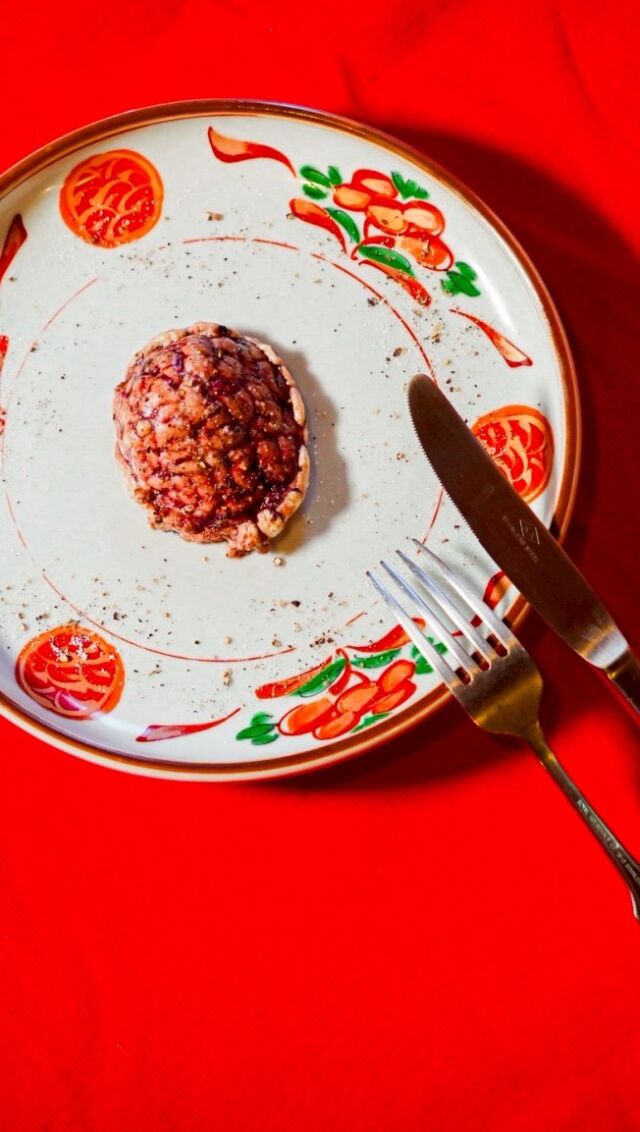 2026年の干支「馬」を食べて開運！
米とサーカスで【新春・馬祭り】開催中❤️‍🔥

🐴馬脳みそ 塩焼きor天ぷら🐴
クセのない香りと柔らかな食感。
シンプルに塩焼きで、またはサクサクの天ぷらで、
濃厚なコクをお楽しみください🧠

2月末日まで！

━━━━━━━━━━━━━━━⠀
@kometocircus 
📍東京都新宿区2-19-8
🚃高田馬場駅徒歩1分
平日・土日祝日　12-15:00 ／16-23:00 
※火曜のみ　17-23:00 
.................................
#米とサーカス #高田馬場 #馬肉
#午年 #馬料理