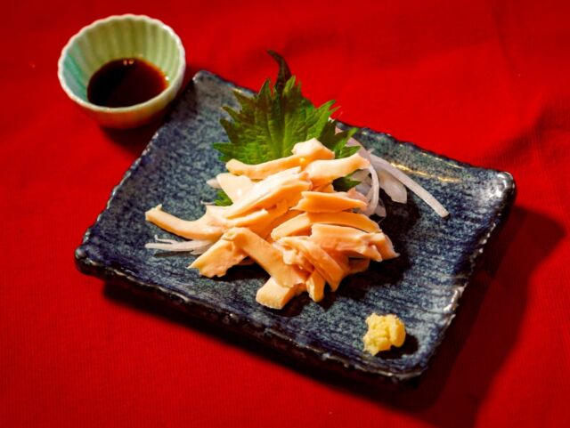 いよいよ今月末まで🐎💨
2026年の干支「午（うま）」にちなみ、
馬肉の希少部位を食べ尽くす🐴😋
米とサーカスの期間限定フェア『新春・馬祭り』

馬大動脈のコリコリ刺　1680円
※塩焼き（800円）もあり〼
隠れ人気メニューが待望の復活。
名前の通り「コリコリ」した独特の食感がクセになります。

2月末日まで！

━━━━━━━━━━━━━━━⠀
@kometocircus 
📍東京都新宿区2-19-8
🚃高田馬場駅徒歩1分
平日・土日祝日　12-15:00 ／16-23:00 
※火曜のみ　17-23:00 
.................................
#米とサーカス #高田馬場 #馬肉
#午年 #馬料理