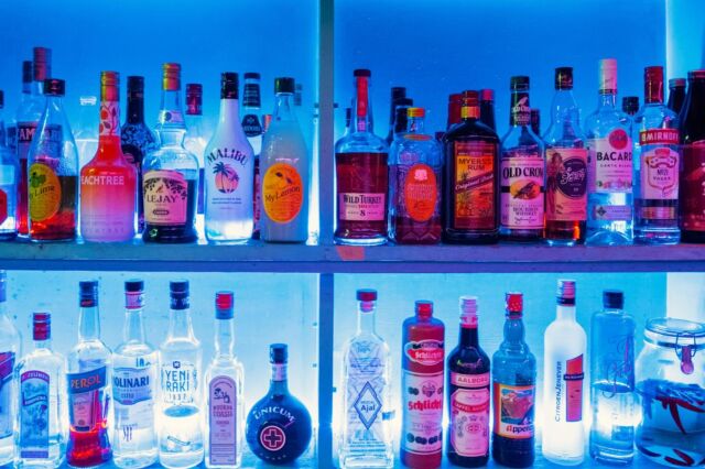 高田馬場駅を出て
高架下沿いの細い通りを進んでいくと現れる
ピンクのお部屋💒
そこは魔術や占い、芸術などに依存している 
19歳パミンちゃんのお部屋💘💘
夜な夜な集って、語って遊んで飲んでみては
いかがですか？⁡
⁡
 #あでぃくしょん #高田馬場 #takadanobababar
 #依存 #可愛い
⁡
🧠高田馬場　【あでぃくしょん】🧠
@addiction_tokyo tokyo
－－－－－－－－－－－－－－－－－－
🍹営業時間18:00-12:00
📍東京都新宿区高田馬場２丁目19-8
🔮無休で営業してます！

🌙 Open every night till 12PM!!
🍹6:00 PM – 12:00 PM
📍 2-19-8 Takadanobaba, Shinjuku, Tokyo
🔮No holidays, always here for you!
－－－－－－ー－－－－－－－－－－－－
🧠Takadanobaba 【ADDICTION 】🧠