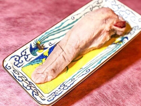 「タン＝脂が乗って美味しい」だけだと思っていませんか？ 👅
実はタンは、ビタミンB2・B12、そして鉄分がたっぷり✨

💊 鉄分：冷え性や貧血が気になる方に 
💊ビタミンB群：お肌の新陳代謝や睡眠リズムの調整に 
💊葉酸：細胞の生まれ変わりをサポート
春の体調の変化や、連休の疲れを感じやすいこの時期。 
美味しく食べて、身体の中から元気に💪
身体が喜ぶ春の贅沢がここにあります💪💪💪

━━━━━━━━━━━━━━━⠀
@kometocircus 
📍東京都新宿区2-19-8
🚃高田馬場駅徒歩1分
平日・土日祝日　12-15:00 ／16-22:30 
※火曜のみ　17-22:30 
.................................
#米とサーカス
#春のタン祭り
#高田馬場
#高田馬場グルメ
#ジビエ