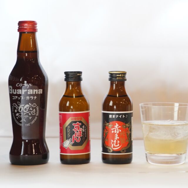 米サー本気のソフトドリンクのご紹介
イチオシは、見た目からして「効く👺」二大巨頭！
🐍 赤マムシドリンク 
マムシエキスに朝鮮人参、ローヤルゼリー配合。 
豪快に元気を出したい時の最強パートナー。 

🐢 スッポンドリンク 
エゾウコギやナルコユリなど、栄養たっぷりのエキスを凝縮。 
内側から力が湧いてくる、エネルギーの塊。

他にも、懐かしのラムネやヨーグルッペ、冷やしあめなど、
安心（？）のラインナップも勢揃いです。
━━━━━━━━━━━━━━━⠀
@kometocircus 
📍東京都新宿区2-19-8
🚃高田馬場駅徒歩1分
平日・土日祝日　12-15:00 ／16-22:30 
.................................
#米とサーカス
#高田馬場カフェ
#takadanobaba
#高田馬場グルメ
#高田馬場